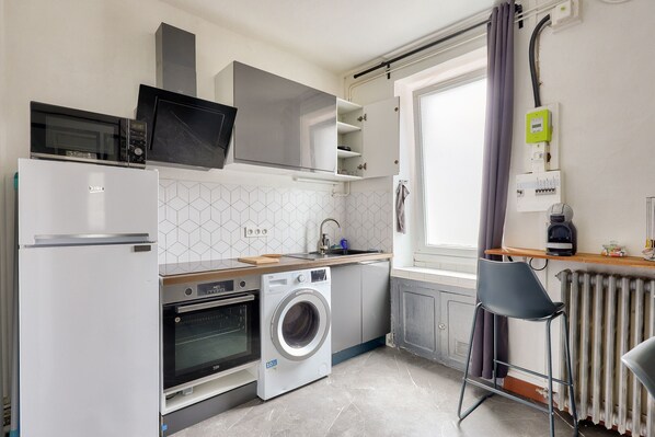 Fridge, microwave, oven, dishwasher