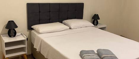 1 chambre, fer et planche à repasser, Wi-Fi gratuit, draps fournis