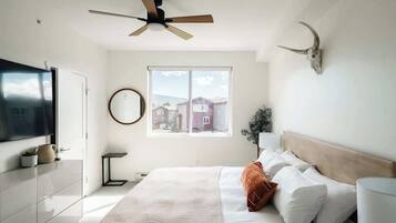 2 bedrooms, iron/ironing board, WiFi, bed sheets