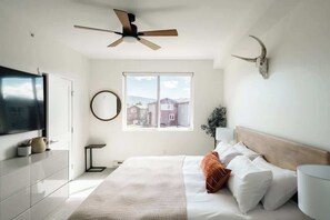 2 bedrooms, iron/ironing board, WiFi, bed sheets