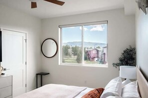 2 slaapkamers, een strijkplank/strijkijzer, wifi, beddengoed