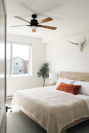 2 chambres, fer et planche à repasser, Wi-Fi, draps fournis