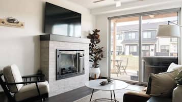 TV, fireplace