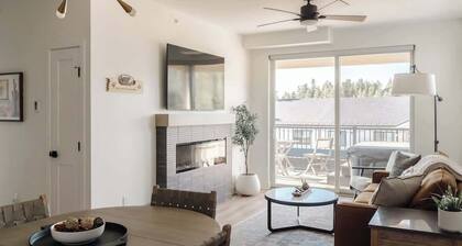 New Modern Charm | Hot Tub | Deck Views! | Fraser