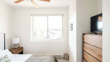 2 bedrooms, iron/ironing board, WiFi, bed sheets