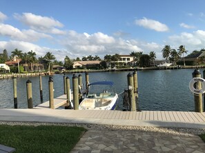 Marina - Dock your boat or hit the pool or beach @ 3 bedroom, 2 bath, bay-front condo. (Naples)