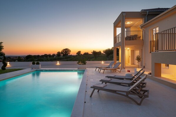 A heated pool - Luxury Villa Morus with pool 50m2, gym, family, bbq (Murvica)