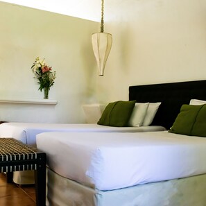 Standard Twin Room | Peti besi dalam bilik, kalis bunyi, seterika/papan seterika 