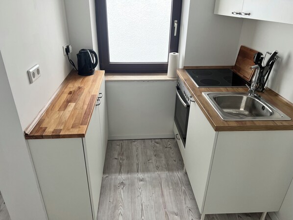 Private kitchen - Krefeld Ruhiges Apartment in der 2. Etage. Mit Klimaanlage (Krefeld)