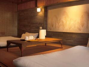 Comfort Double or Twin Room, Private Bathroom, Courtyard View - Full moon Inn Lijiang (Lijiang)