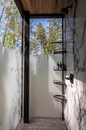 Hårføner og håndklær