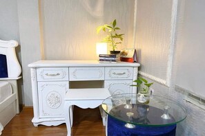 Deluxe Room, 1 Queen Bed | Desk, soundproofing, free WiFi - Crowne Bui Vien Hotel (Ho Chi Minh City)