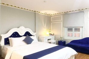 Rom – deluxe, 1 queensize-seng | Skrivebord, lydisolert og wi-fi (inkludert)