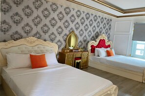 Phòng Deluxe 4 Người | Bàn, phòng cách âm, truy cập Internet không dây miễn phí 