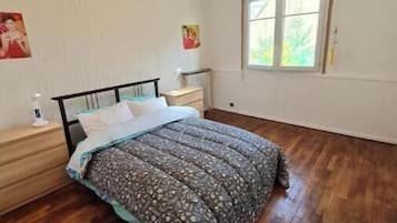 3 slaapkamers, een strijkplank/strijkijzer, wifi, beddengoed