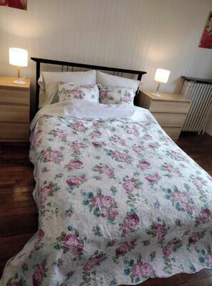 3 slaapkamers, een strijkplank/strijkijzer, wifi, beddengoed