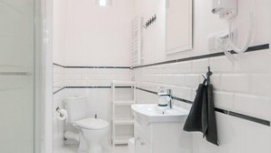 Shared bathroom - SuperApart Niepodległości 148 ROOMS  (Warsaw)