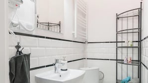 Shared bathroom - SuperApart Niepodległości 148 ROOMS  (Warsaw)