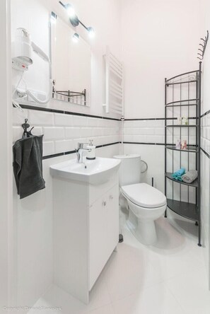 Shared bathroom - SuperApart Niepodległości 148 ROOMS  (Warsaw)