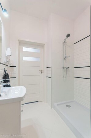 Shared bathroom - SuperApart Niepodległości 148 ROOMS  (Warsaw)