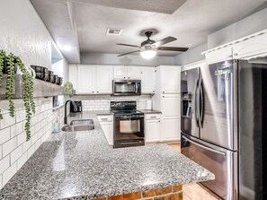 House | Private kitchen | Fridge, microwave, oven, stovetop - The House of Cards (Oklahoma City)