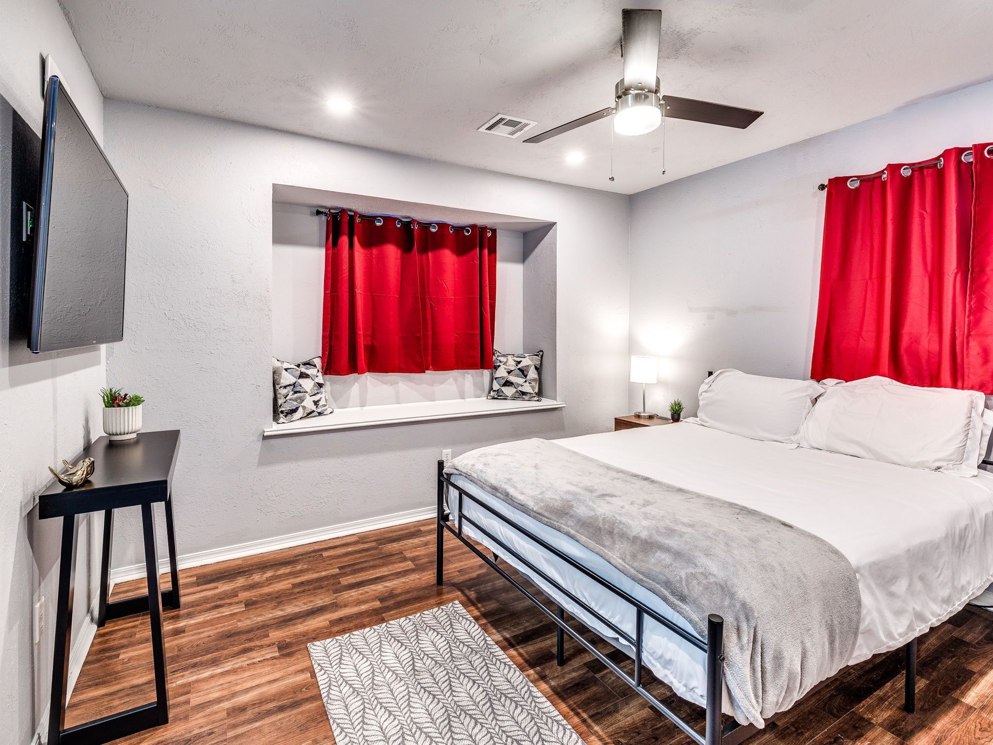 House | 4 bedrooms, individually decorated, individually furnished, free WiFi