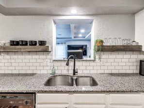 House | Private kitchen | Fridge, microwave, oven, stovetop - The House of Cards (Oklahoma City)