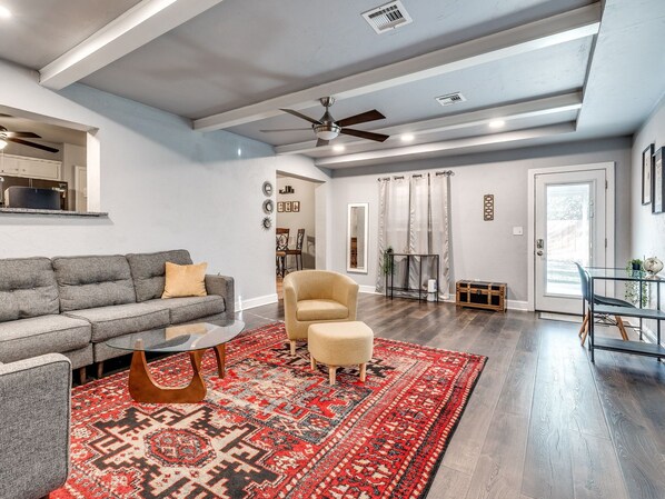 75-inch Smart TV with digital channels - The House of Cards (Oklahoma City)