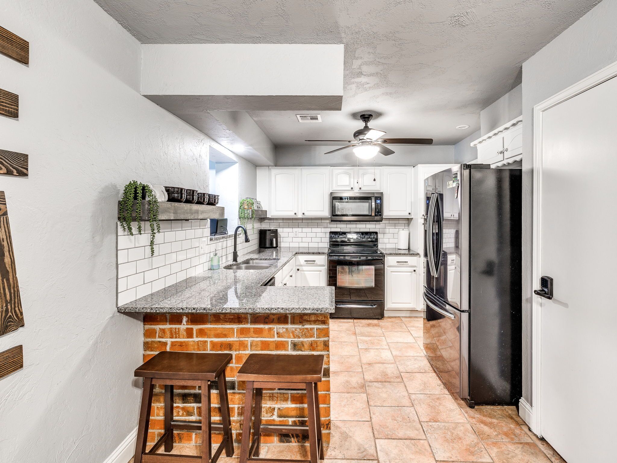 House | Private kitchen | Fridge, microwave, oven, stovetop