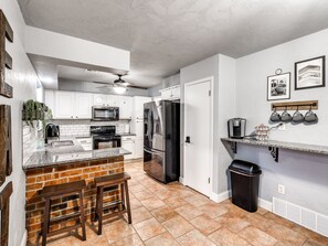 House | Private kitchen | Fridge, microwave, oven, stovetop - The House of Cards (Oklahoma City)