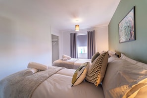 3 bedrooms, iron/ironing board, free WiFi, bed sheets