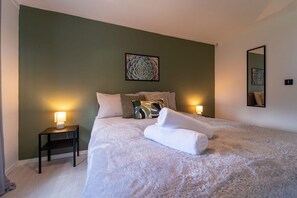 3 bedrooms, iron/ironing board, Internet, bed sheets