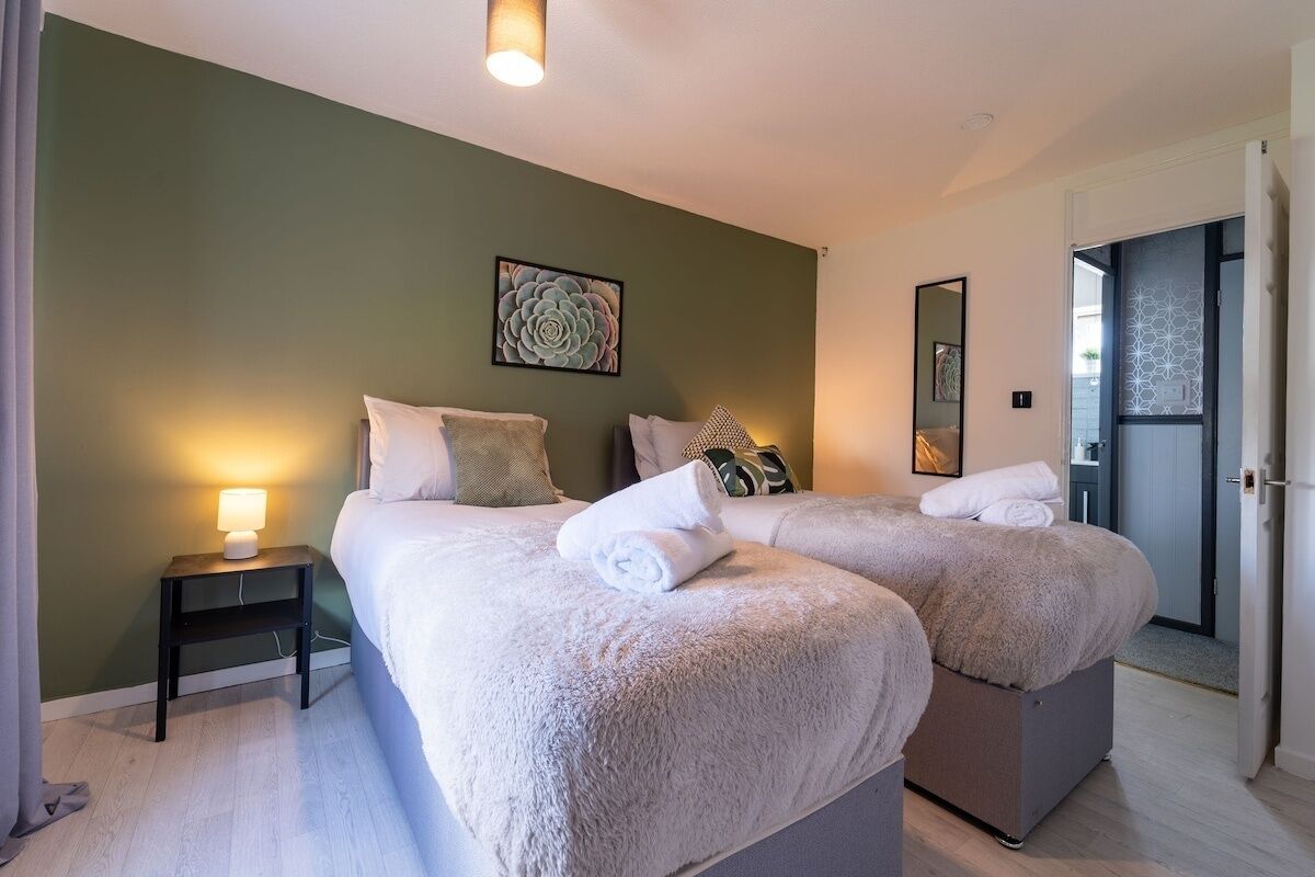 3 bedrooms, iron/ironing board, Internet, bed sheets