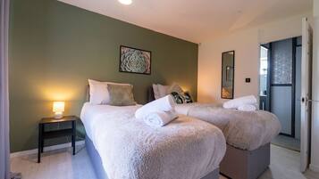3 bedrooms, iron/ironing board, Internet, bed sheets