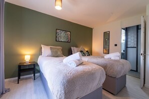 3 bedrooms, iron/ironing board, Internet, bed sheets