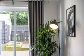 Interior - Spacious 3 Bed House, 5mins to HS2/ NEC/ Airport. (Birmingham)