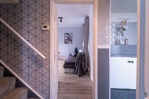 Interior - Spacious 3 Bed House, 5mins to HS2/ NEC/ Airport. (Birmingham)