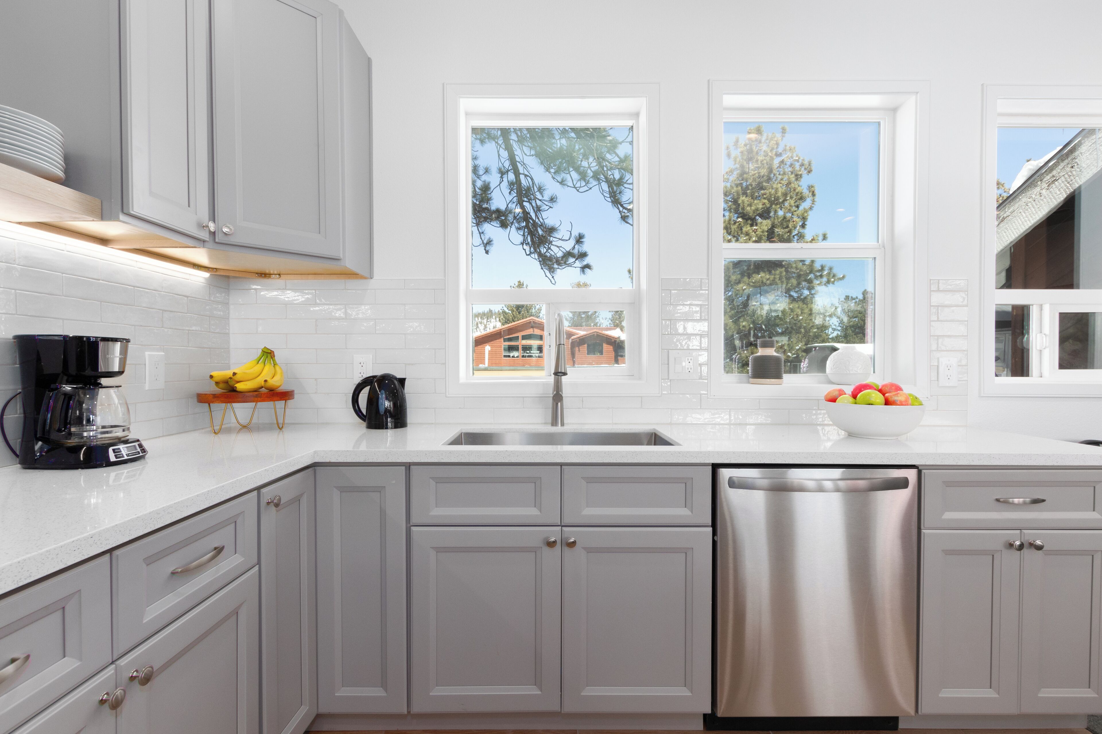 雪櫃、微波爐、焗爐、爐具