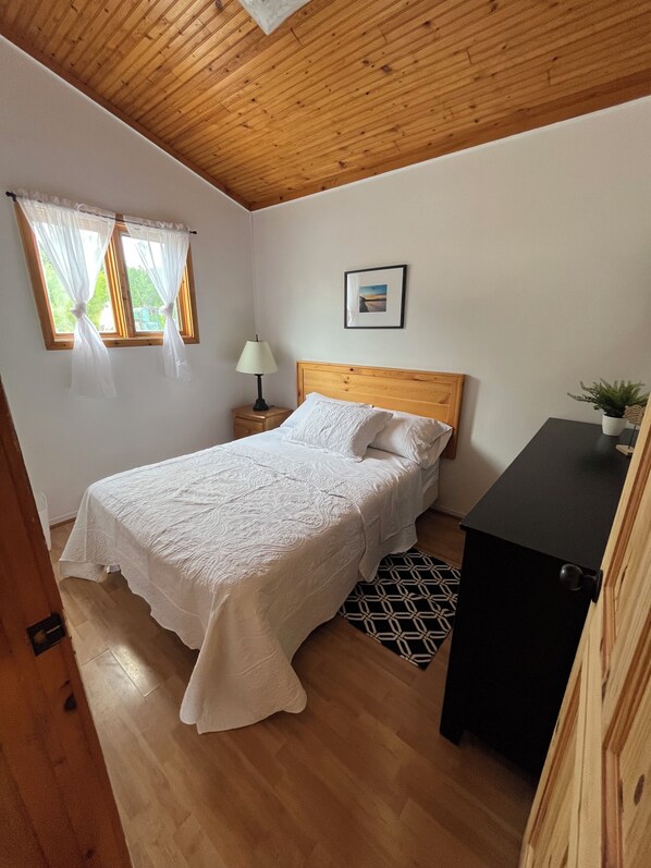 2 bedrooms, bed sheets