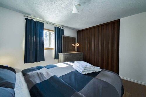 Cozy Getaway Entire Home, Near Kluane Nat'l Park