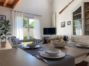 Dining - TERRES de NACRE, Hébergement de tourisme & d'affaires à OUISTREHAM - NORMANDIE (Ouistreham)