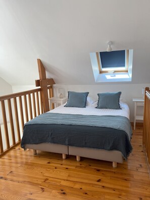 2 chambres, fer et planche à repasser, Wi-Fi, draps fournis