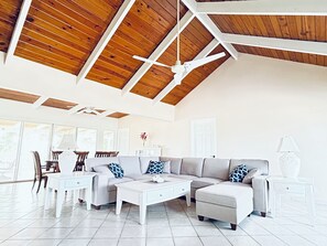 TV connectée, livres, chaîne hi-fi, imprimantes