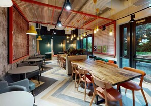 รับประทานอาหารกลางแจ้ง