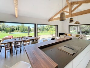 Interior - Maison Neuve Proche Village, 250 m2 sur 3000 m2, 4 Chambres et 4 Salles D'eau (Cucuron)