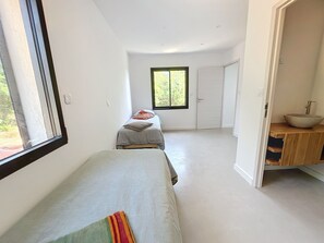 4 chambres, fer et planche à repasser, Wi-Fi gratuit, draps fournis