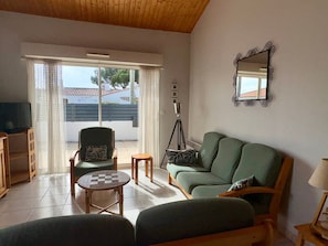 TV - Spacious house 300m from beach, terrace, garage (Saint-Hilaire-de-Riez)