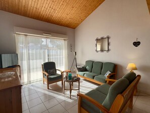 TV - Spacious house 300m from beach, terrace, garage (Saint-Hilaire-de-Riez)