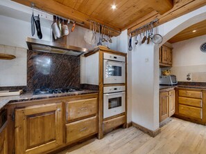 Réfrigérateur, micro-ondes, four, lave-vaisselle