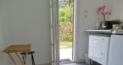 Studio & grand jardin ( animal domestique ok)